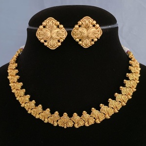 Hermoso aspecto antiguo pulido diseño exclusivo con aspecto de piedra chapado en oro collar conjunto con pendientes para boda para mujer - Product Image 1