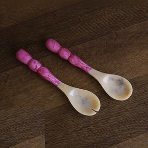 Serveur de salade en corne de qualité supérieure ensemble de 2 pièces avec poignée en résine outils de cuisine de mélange de salade personnalisés au meilleur prix - Product Image 1