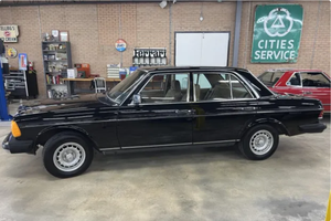 Vehículo Usado a Precio Accesible - Volante a la Izquierda |   Volante a la derecha |   Mercedes-Benz 300D Turbo de 1985 - Product Image 3