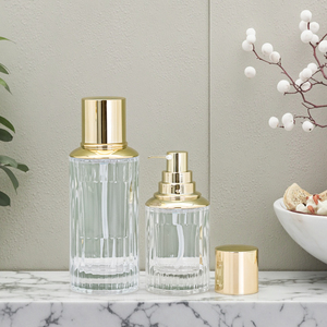 Ensemble <span class=keywords><strong>d</strong></span>'emballages cosmétiques en verre côtelé, verre transparent avec bouchon doré, contenants rechargeables pour sérum et lotion, vente chaude - Product Image 3