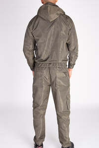 ชุดวอร์มกันลมสำหรับผู้ชาย ผ้าไนลอน 100% ระบายอากาศได้ดี ทรงปกติ ดีไซน์ทันสมัย - Product Image 2