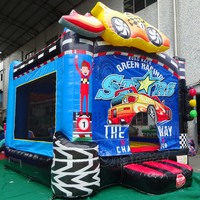 Château gonflable commercial sur le thème des voitures de course pour enfants, avec motif de voiture de course, aire de jeux extérieure