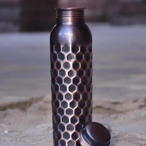 Botella de cobre puro 100% hecha a mano completamente grabada con tapa para vasos de agua potable directa para adultos para acampar - Product Image 5