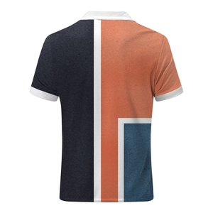 Polo de manga corta para hombre con cuello de cremallera y patrón gráfico personalizado diseñado para un estilo informal moderno - Product Image 3