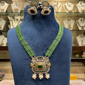 Collares indios para mujeres y niñas, collares tradicionales, étnicos y de fusión, perfectos para bodas, colección de joyas de festivales - Product Image 1
