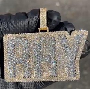 Colgante de Plata de Ley 925 con Baño de Rodio, con Letra Personalizada Iced Out, Corte Redondo, Diamante Moissanita VVS Brillante, para Uso Unisex - Product Image 1