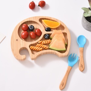 Plateau en bois premium en forme d'éléphant de dessin animé, plat à collation en pin, écologique, passe au lave-vaisselle, pour les repas des enfants, sevrage, service de nourriture, fête - Product Image 3