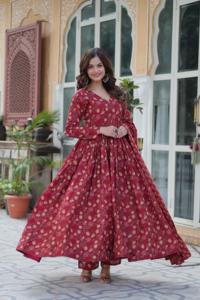 ชุด anarkali ตาข่ายนุ่มพร้อมขอบลูกปัดและ dupatta ที่พลิ้วไหวสำหรับการชุมนุมทางจิตวิญญาณและการเยี่ยมชมวัด - Product Image 3