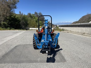 Chargeuse-pelleteuse compacte bleue LS 4x4, mini-tracteur avec godet avant et pelle arrière pour la construction agricole - Product Image 3