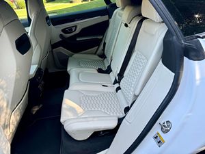Offre exceptionnelle : Lamborghini Urus 2019 propre et prête à être expédiée - Product Image 2