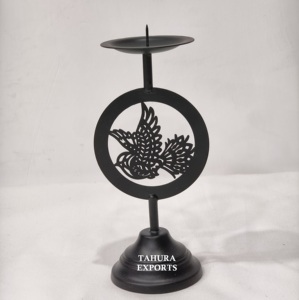 Bougeoir en fer noir mat de conception laser avec des lignes épurées et une finition moderne pour un éclairage d'ambiance doux et paisible - Product Image 6