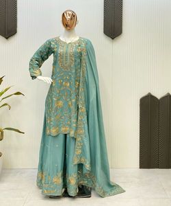 Top brodé de créateur avec ensemble Sharara et Dupatta en georgette, parfait pour une tenue ethnique, festive ou de fête - Product Image 1