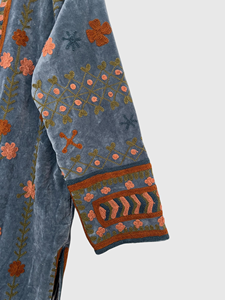 Abrigo Largo de Terciopelo con Bordado Floral, Talla Grande, Cuello Mandarín, Manga Larga, Chaqueta de Invierno para Mujer, Estilo Prairie Chic Hecho a Mano - Product Image 3
