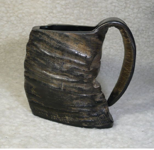 Mug élégant et haut en corne de buffle avec une poignée intégrée courbée avec grâce. Disponible à prix de gros. - Product Image 4