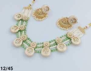 Nouveau Design Fantaisie Plaqué Or Traditionnel Motipearl Kundan Clouté Collier Ras Du Cou Avec Jumkha Boucle D'oreille Mangtika Ensemble Ensemble De Bijoux - Product Image 2