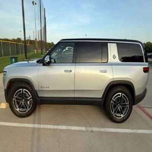 READY DELIVERY 2024 R1S ADVENTURE RIGHT STEERING LEATHER SEATS 360 REAR <b>CAMERA</b> <b>PANORAMIC</b> SUNROOF TURBO AUTOMATIC DARK - Product Image 6