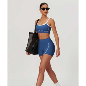 Conjunto deportivo de 2 piezas para mujer, superventas, logotipo personalizado, sujetador y pantalones cortos transpirables OEM con logotipo frontal/cintura para Yoga - Product Image 1