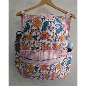 Mini sac à dos léger en coton imprimé à la main en Inde avec fermeture à glissière, imprimé floral fait à la main, sac de voyage et d'école - Product Image 1