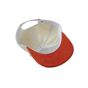 Casquette de golf 5 panneaux personnalisée avec logo brodé OEM, visière en velours côtelé et clip métallique en cuivre pour un style sur et hors le terrain - Product Image 5