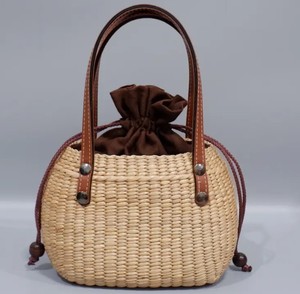 Sac fourre-tout mini en jacinthe d'eau tressée : Sac à main en paille avec poignée en cuir - Product Image 2