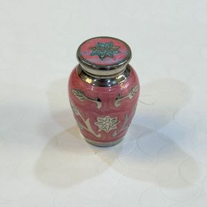 Urnas de cremación para adultos de aluminio con diseño Floral grabado de estilo americano, tarro antiguo para cenizas de cremación, proveedor directo de India - Product Image 2