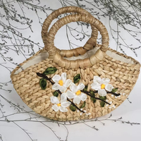 Tas Selempang Wanita Buatan Tangan dari Anyaman Eceng Gondok Ramah Lingkungan, Tahan Lama, Nyaman, Desain Floral Elegan, Dua Penutup Terbuka