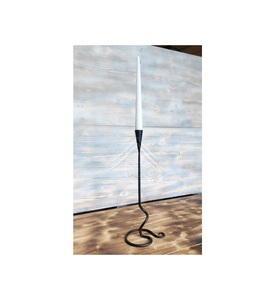 Exquisito portavelas de hierro y metal con recortes florales y patrones de desplazamiento para agregar elegancia a la decoración de su hogar y eventos - Product Image 2