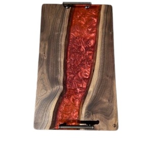 Bandeja de Servicio de Madera de Diseño Moderno de Alta Calidad con Incrustaciones de Resina, Asas de Metal Artesanales, Personalizable para Uso en el Hogar, Restaurantes y Hoteles - Product Image 1