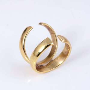 Joyería al por mayor 18K chapado en oro Irregular suave abrazo latón anillos de boda de moda para las mujeres - Product Image 3