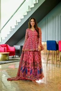 Conjunto de Traje Sharara de Diseñador de 3 Piezas para Mujer, Corte Alia, Hermoso Kurti Estampado con Sharara y Dupatta para Mujer - Product Image 5