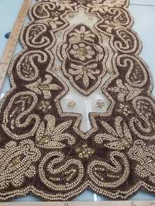 Camino de mesa de tul de terciopelo con cuentas a mano para decoración del hogar y decoración de mesa de comedor - Product Image 3