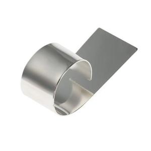 Servilleteros adornados de acero inoxidable con diseños intrincados de desplazamiento e ideales para mesas de estilo real o victoriano - Product Image 2