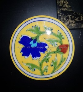 Ensemble de sous-verres ronds en céramique artisanale multicolores, modernes, écologiques et élégants, avec des motifs variés par KANT K - Product Image 3