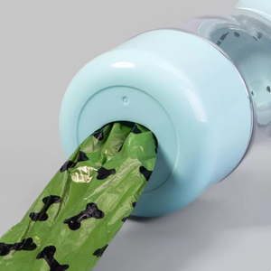 Bottiglia Portatile 3-in-1 per Cani con Ciotola Trasparente e Porta Borsa in Plastica per Accessori da Viaggio in Auto - Product Image 4