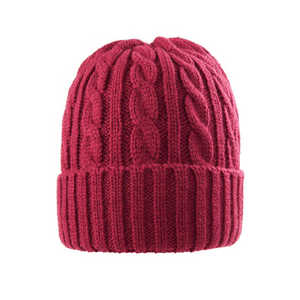 Restez au chaud avec ce bonnet doublé en fausse fourrure qui ajoute une touche de luxe à vos tenues par temps froid - Product Image 2