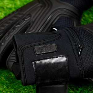 Guantes de portero de fútbol profesional al por mayor material de goma de contacto alemán de silicona de látex suave personalizado de alta calidad al aire libre - Product Image 5