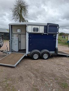 Remolque para Ganado de 30 pies y 3 Pisos, Usado, Estándar Austriaco, para Transporte de Caballos, Disponible para Venta al por Mayor - Product Image 6