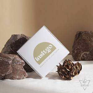 Experiencia de Lujo al Abrir la Caja del Aceite Corporal Reparador Intenso de Almendras Younger Instigo con un Elegante Empaque Inspirado en el Arte - Product Image 2