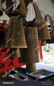 Động vật chuông hoa thiết kế trang trí mộc mạc bò chuông handmade phong cách cổ điển với màu vàng với hoa in treo chuông - Product Image 2