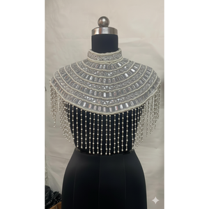 Cape sur mesure à col mandarin brodée à la main avec des perles et des paillettes, idéale pour les clients de boutiques et les revendeurs de vêtements - Product Image 1
