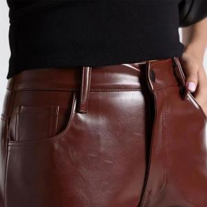 Compre Pantalones de PU de Cintura Alta y Pierna Ancha para Mujer a Precio Económico, Color Sólido, Corte Holgado, Largos, Estilo Casual de Otoño con Decoración de Remaches - Product Image 6