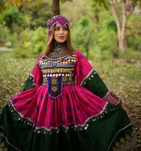 Robe élégante en mousseline de soie noire afghane kuchi, vintage, ethnique, tribale, modeste, avec manches longues et broderie artisanale - Product Image 6