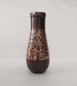 Bouteille en cuivre de qualité supérieure pour un regain d'hydratation quotidien avec un design de bien-être ayurvédique traditionnel - Product Image 2