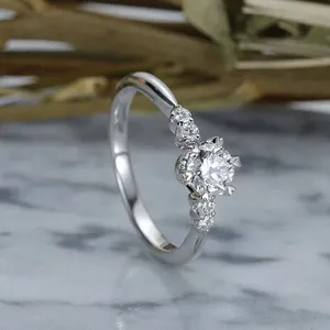 925 Plata 2,50 Ct Corte redondo Moissanite Anillo de compromiso Estilo vintage - Product Image 3