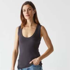 Fashionable Autumn <b>Tank</b> Sleeve Scoop Neck <b>Top</b> Versatile for Layering Workout Clothing in Trendy Seasonal Colors - Product Image 2