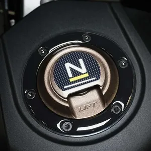 Adesivi 3D Personalizzati per Tappo Carburante e Chiave Moto, Compatibili con Husqvarna Norden 901 Tank Pad - Product Image 1