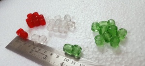 Cuentas rusas de Comercio de vidrio facetado hechas a medida en colores rojo, blanco y verde en tamaño 10 mm con acabado brillante - Product Image 4