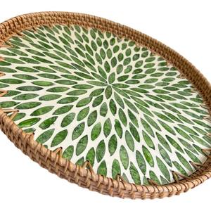 Plateau rond en rotin fait main élégant pour les dîners, les cadeaux de mariage et la décoration de table intérieure - Product Image 6