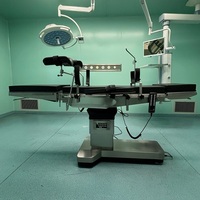 Table d'opération électrique avec double commande, six fonctions, surface radiolucente, capacité 180 kg