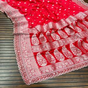 Saree élégant Kadi Georgette avec tissage luxueux en platine Zari et bordure en dentelle à paillettes parfait pour les mariages occasions festives - Product Image 2